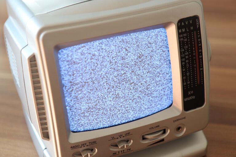Segnale tv debole? 7 consigli pratici per non perdere più un programma